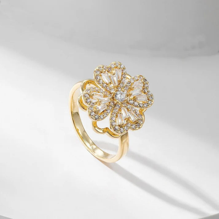 Spinning Clover Ring